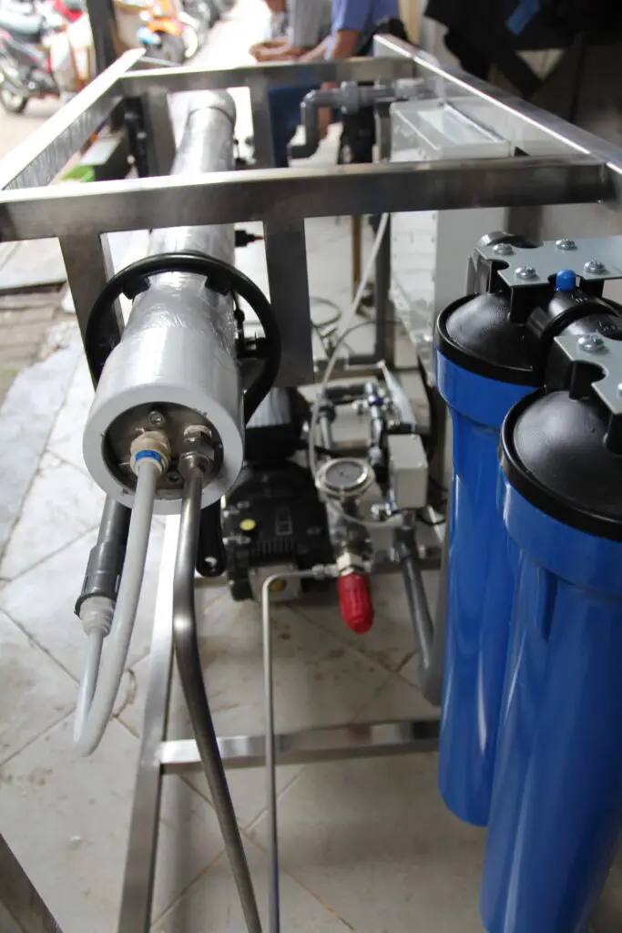 desalinasi air laut, pemurnian air laut di kapal, sistem watermaker
